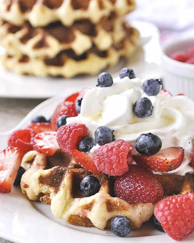 FrontyardBrew's tweet image. Weekend Belgian Liege Waffles @ Frontyard - Saturday and Sunday until they are gone.  Sweeten them up with whipped cream and seasonal fruit or spice them up with Hawt Honey Chicken.  We can&apos;t wait to see you.