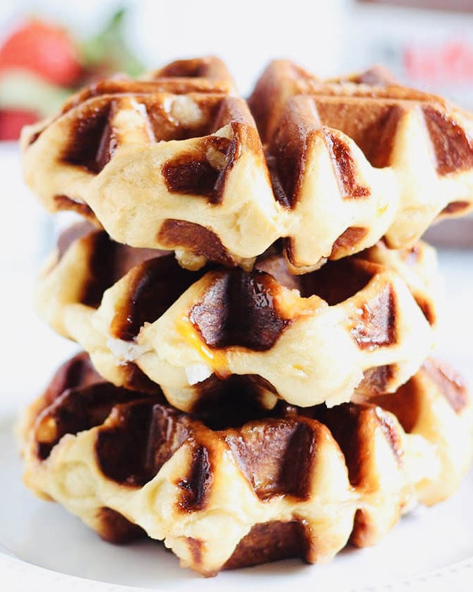 FrontyardBrew's tweet image. Weekend Belgian Liege Waffles @ Frontyard - Saturday and Sunday until they are gone.  Sweeten them up with whipped cream and seasonal fruit or spice them up with Hawt Honey Chicken.  We can&apos;t wait to see you.