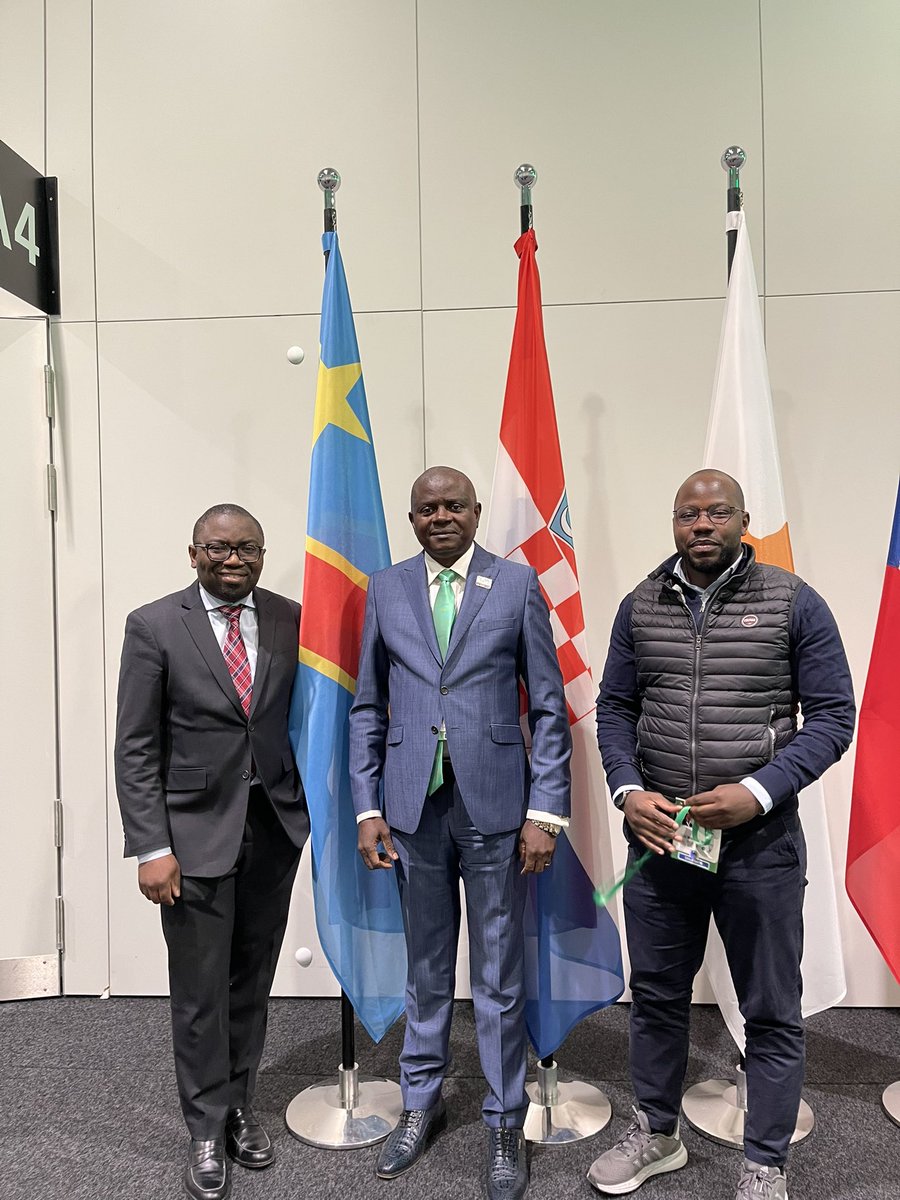 SergeMbenza's tweet photo. C’était un réel honneur de représenter #CongoInvest 🌍 à la 17ème Conférence GFFA à Berlin et d’échanger avec le Ministre d’État M. @MutombMutshail et l’Ambassadeur @LouiseNzanga sur les  priorités agricoles 🇨🇩 :
Ensemble pour une agro-industrie durable ! 🚜✨ #RDC #Agriculture https://t.co/slJrdfEVBE
