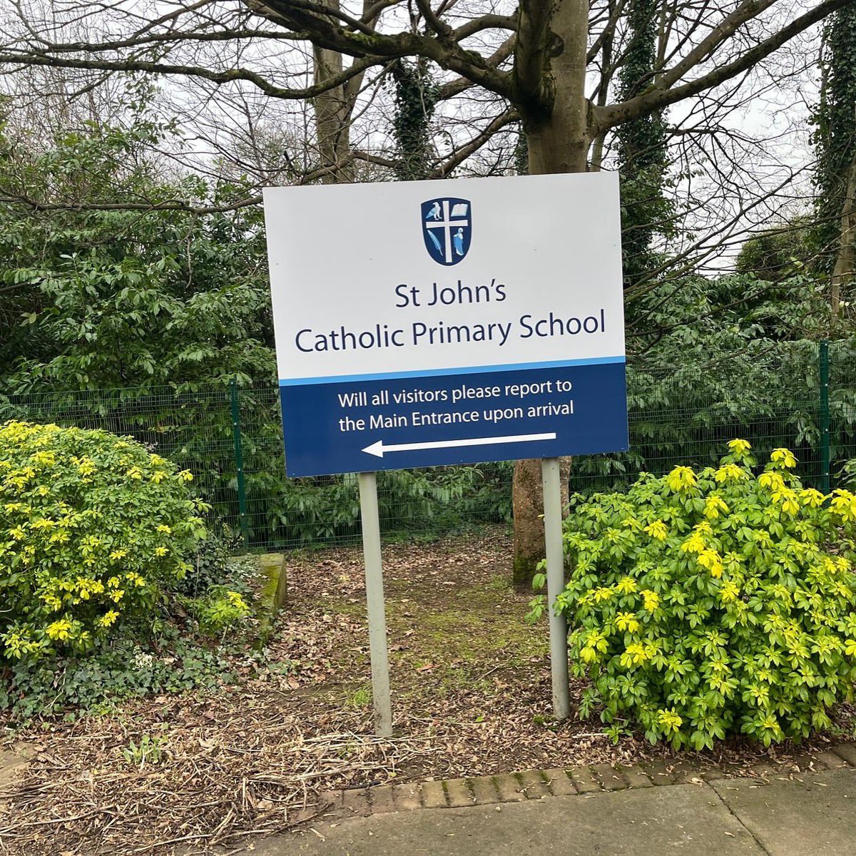 BanburyRUFC's tweet photo. 𝗕𝗔𝗡𝗕𝗨𝗥𝗬 𝗥𝗨𝗙𝗖 𝗖𝗢𝗠𝗠𝗨𝗡𝗜𝗧𝗬

Over 250 children coached in the local area through our fantastic Banbury RUFC Community area of the club so far this year. A hugely bright future ahead in our local community.

https://t.co/cApPvwMtze

#BanburyRUFC #Rugby #Bulls 🐂 https://t.co/tNWPlQn8HM