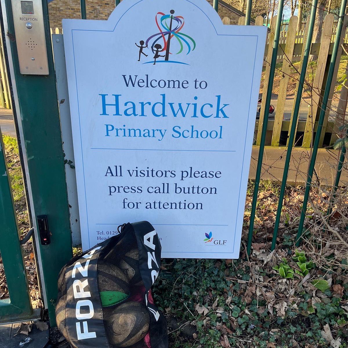 BanburyRUFC's tweet photo. 𝗕𝗔𝗡𝗕𝗨𝗥𝗬 𝗥𝗨𝗙𝗖 𝗖𝗢𝗠𝗠𝗨𝗡𝗜𝗧𝗬

Over 250 children coached in the local area through our fantastic Banbury RUFC Community area of the club so far this year. A hugely bright future ahead in our local community.

https://t.co/cApPvwMtze

#BanburyRUFC #Rugby #Bulls 🐂 https://t.co/tNWPlQn8HM