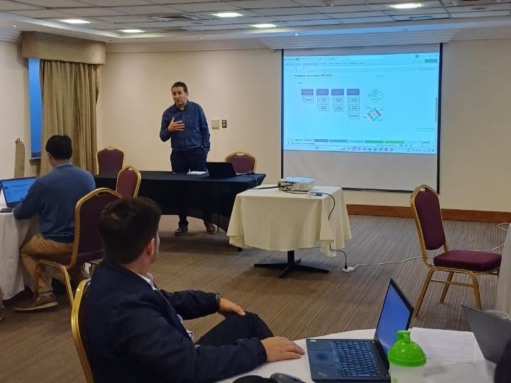 Ultraport_Chile's tweet image. ¡Un paso más hacia la excelencia! Recientemente llevamos a cabo una jornada clave para coordinar las actividades del Plan de Excelencia (HSE), con el objetivo de fortalecer nuestras metas en seguridad, sostenibilidad y desarrollo organizacional. 
#ExcelenciaHSE