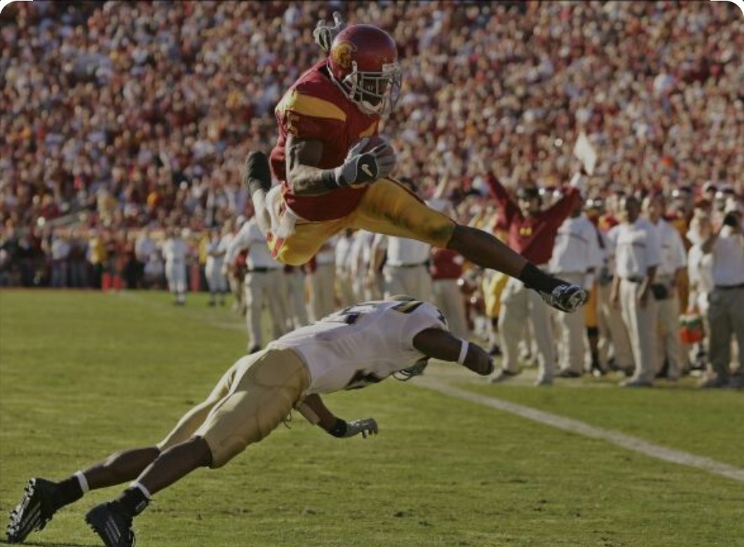 Baumer_55's tweet photo. @NFLRookieWatxh LenDale White &amp; Reggie Bush https://t.co/l4xjQf130E