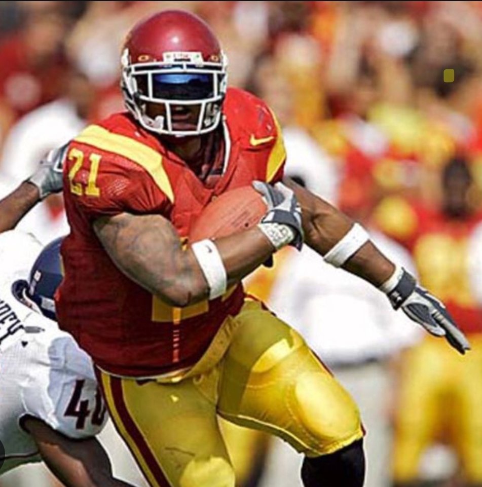 Baumer_55's tweet photo. @NFLRookieWatxh LenDale White &amp; Reggie Bush https://t.co/l4xjQf130E