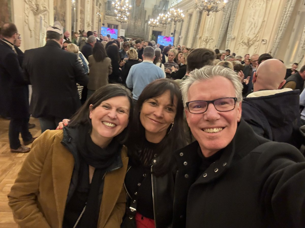 Cérémonie des vœux des <a href="/VitrinesdeReims/">Vitrines de Reims</a> à l’hôtel de <a href="/VilledeReims/">Ville de Reims</a> 👍
Dynamisme et attractivité avec notamment le marché de Noël qui a battu son record de fréquentation avec 1 100 000 visiteurs en 2024 🍾
Un très bon moment de convivialité 🙏
<a href="/ArnaudRobinet/">Arnaud Robinet</a> <a href="/ReimsLegendR/">Reims Légend'R</a>