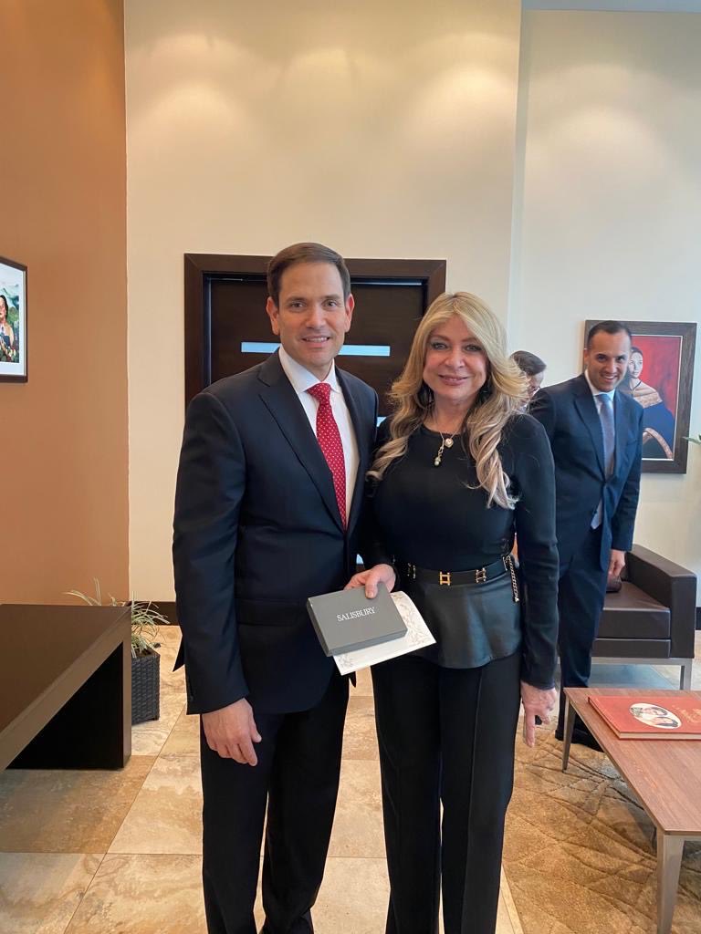 ivonnebaki's tweet photo. Que orgullo tener el primer latino-americano como Secretario de Estado de 🇺🇸. En Febrero 2023 en Quito recibiendo al Senador ⁦@marcorubio⁩ https://t.co/fOdLlt5nPQ