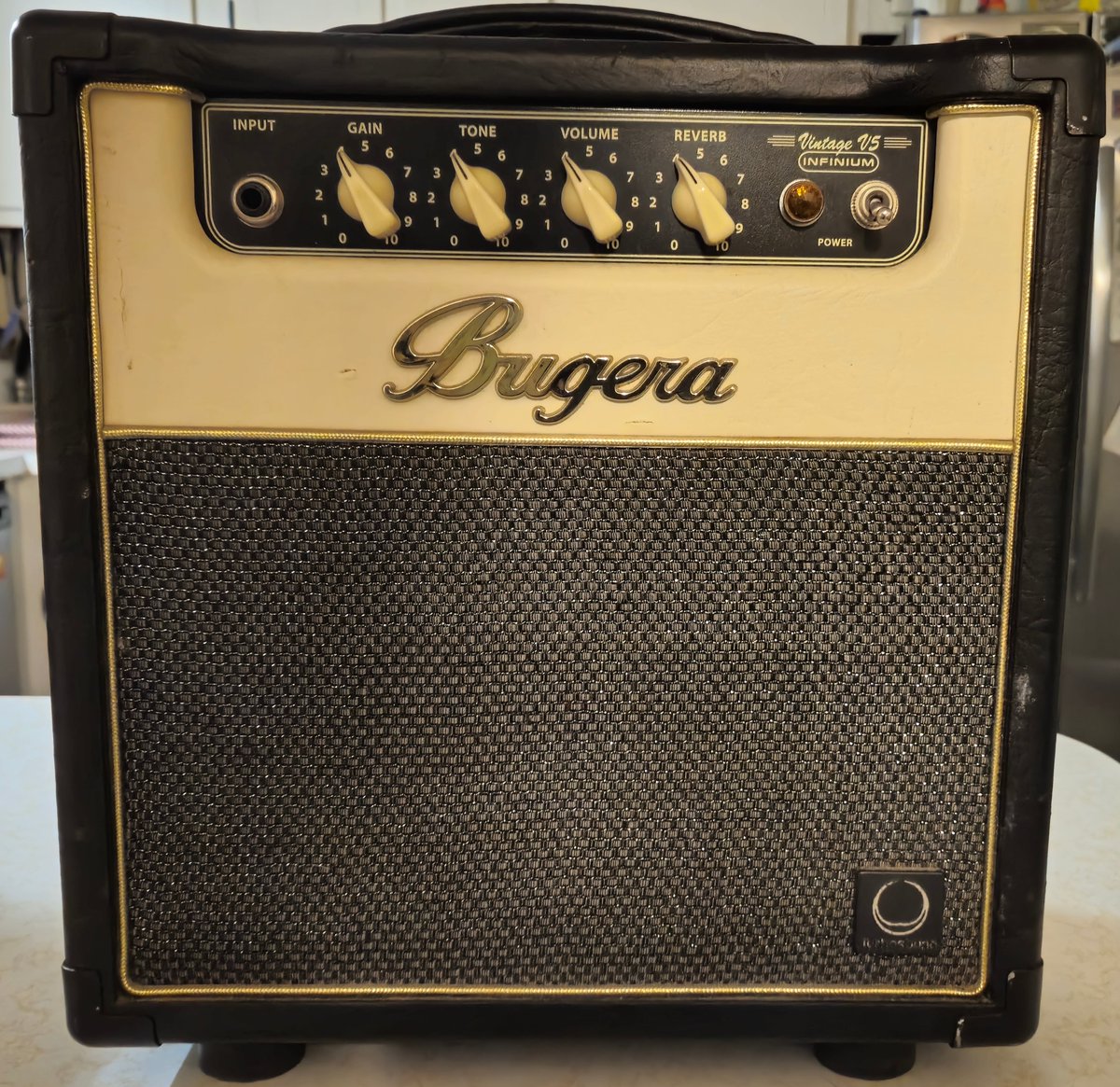 sodacityamps's tweet image. This little badly-behaved @Bugera V5 Infinium came in today.  The pilot light works; however, it produces no sound with input.  Visual inspection reveals nothing.  Got the Bugera OEM #12AX7 and #EL84 #vacuumtubes in it.  Let's see what a fresh set will do for this amplifier.