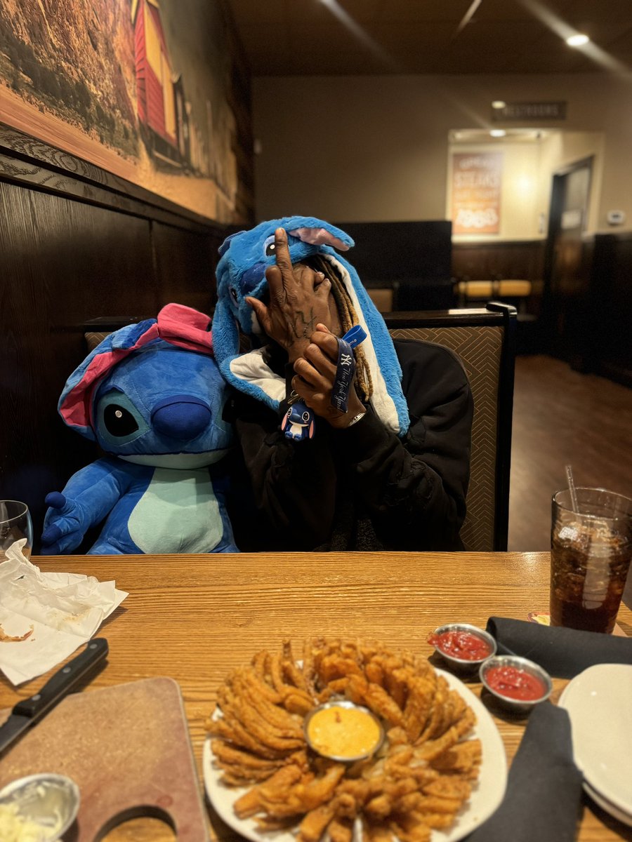 NEPHEWRXK's tweet photo. Wifey said my outfit corny 🤦🏾‍♂️ I’m bout to cheat on her just for da disrespect https://t.co/Z3azo4JD1g