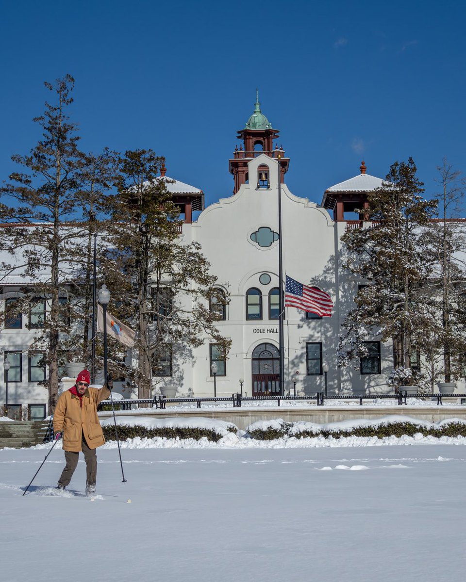 montclairstateu's tweet photo. President @JonathanKoppell whipping out the cross-country skis for a trip around #RedHawkCountry βοΈβ·οΈ https://t.co/IkH0hpZ64r