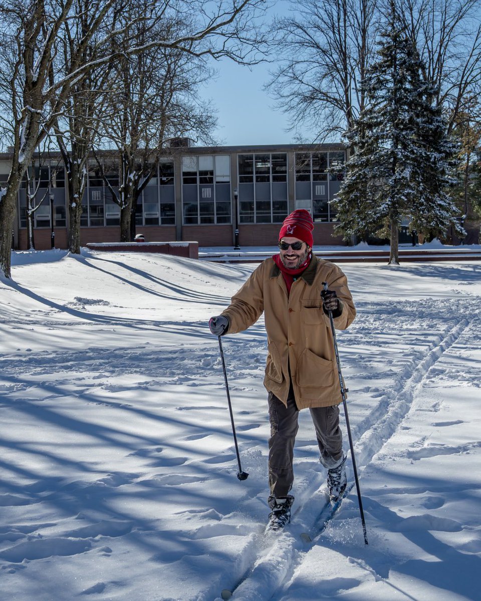montclairstateu's tweet photo. President @JonathanKoppell whipping out the cross-country skis for a trip around #RedHawkCountry βοΈβ·οΈ https://t.co/IkH0hpZ64r