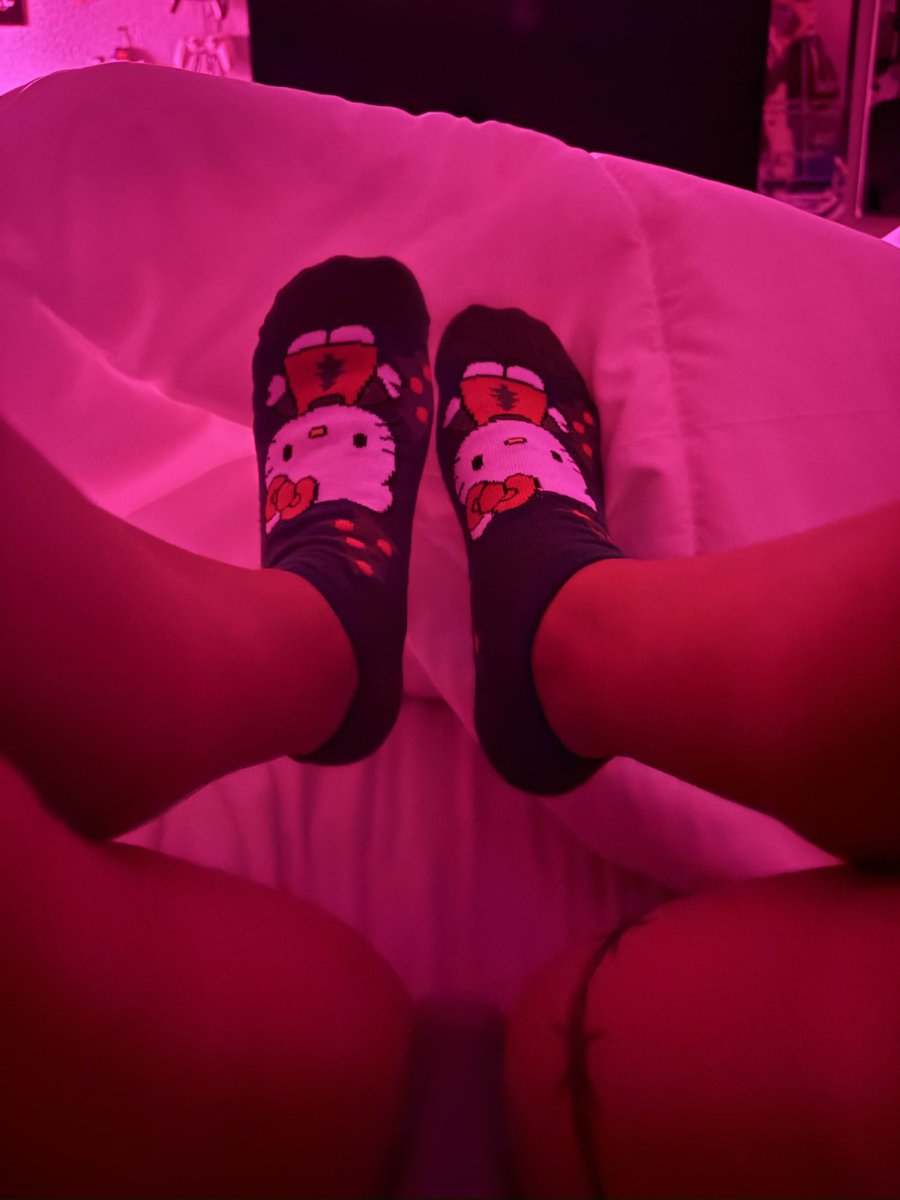 cutecatgiirl's tweet photo. do you like my hello kitty socks ^^ 
rt + like if I should post more :3 #nsfw #nsfwtwt #discord #cnc https://t.co/eVqOIbXuzJ