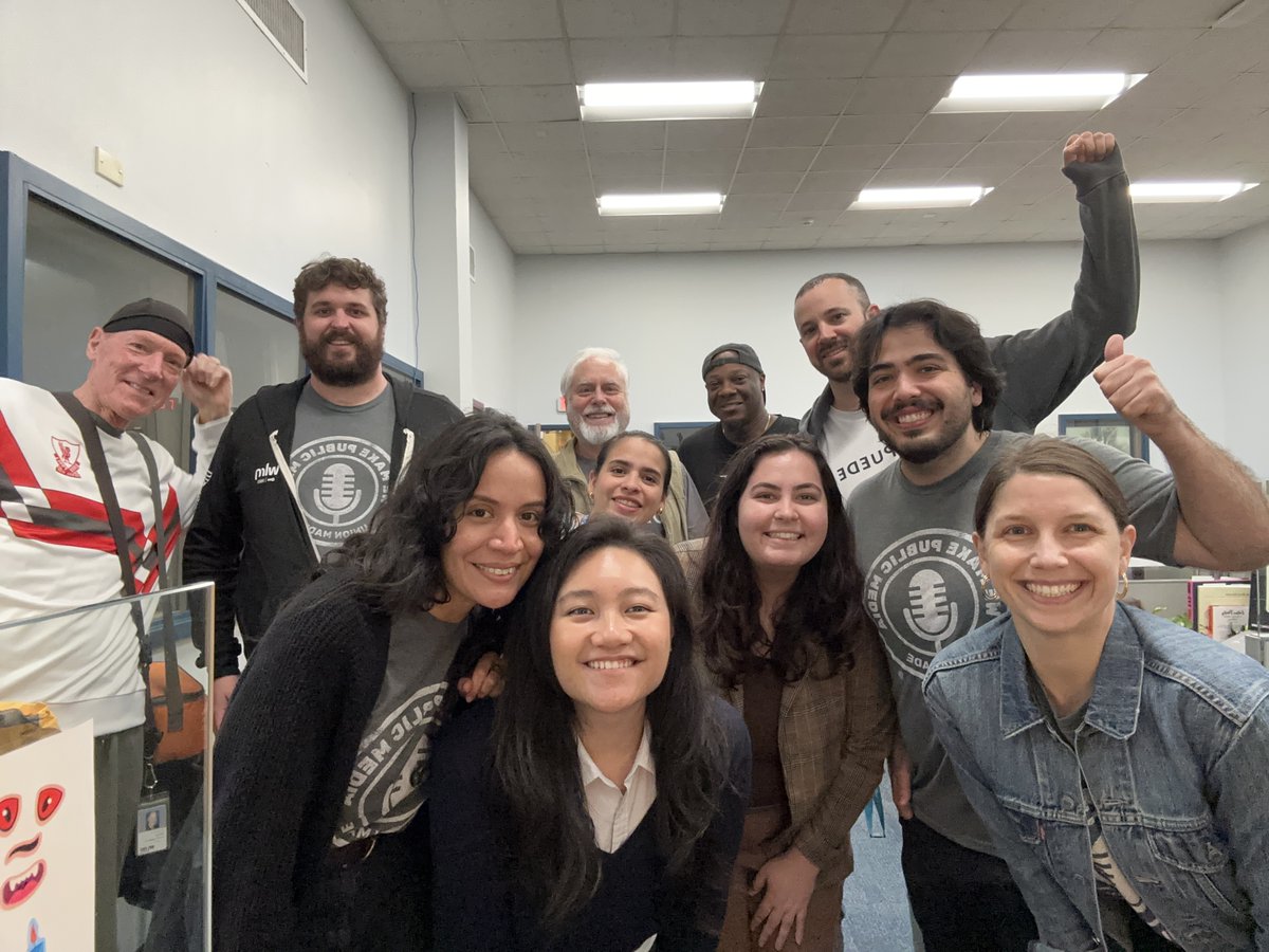 WeMakeWLRN's tweet image. Starting 2025 union strong! 💪🏼 Today we officially kicked off bargaining. We're excited to begin negotiating a contract that supports the workers who make WLRN, so that we can continue to serve our audience across South Florida and beyond. @sagaftra #WeMakeWLRN