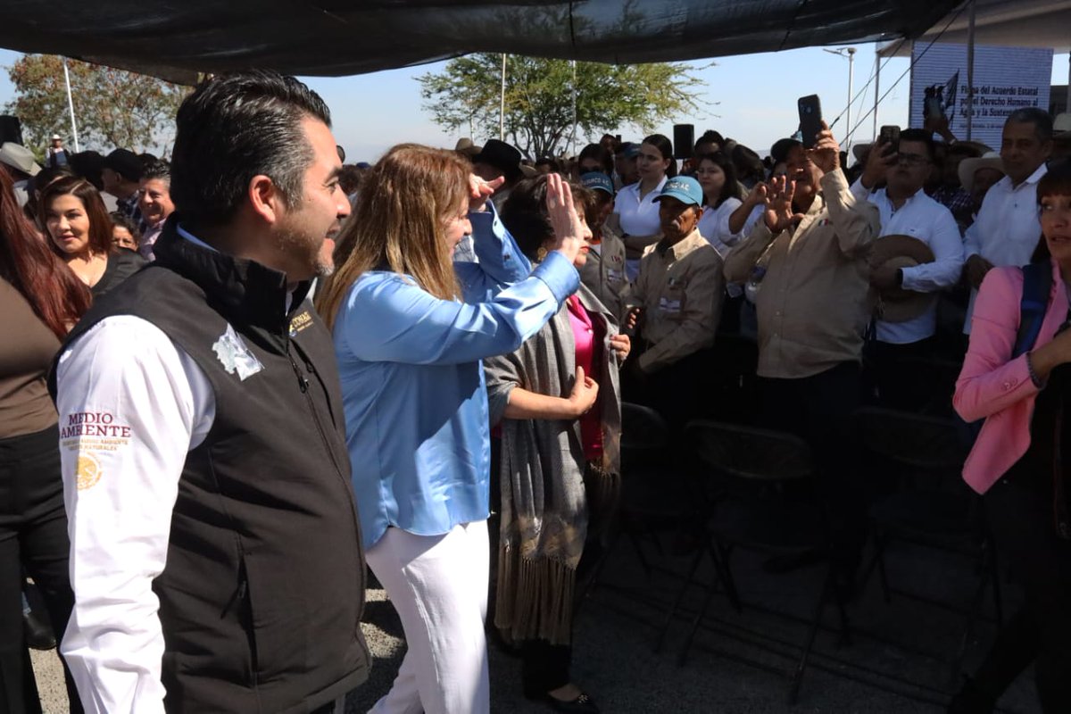 Efrainmoralesl's tweet photo. Hoy firmamos con la gobernadora @margarita_gs @GobiernoMorelos el Acuerdo Estatal por el Derecho Humano al Agua y la Sustentabilidad, el primero de los 32 que suscribiremos en las próximas semanas. A través de este acuerdo, empresarios y distritos de riego aportarán casi 17 millones de metros cúbicos a las aguas nacionales. Por nuestra parte, @conagua_mx invertirá cerca de 1,200 MDP en la tecnificación de los campos morelenses.