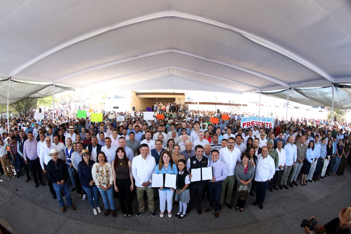 Efrainmoralesl's tweet photo. Hoy firmamos con la gobernadora @margarita_gs @GobiernoMorelos el Acuerdo Estatal por el Derecho Humano al Agua y la Sustentabilidad, el primero de los 32 que suscribiremos en las próximas semanas. A través de este acuerdo, empresarios y distritos de riego aportarán casi 17 millones de metros cúbicos a las aguas nacionales. Por nuestra parte, @conagua_mx invertirá cerca de 1,200 MDP en la tecnificación de los campos morelenses.
