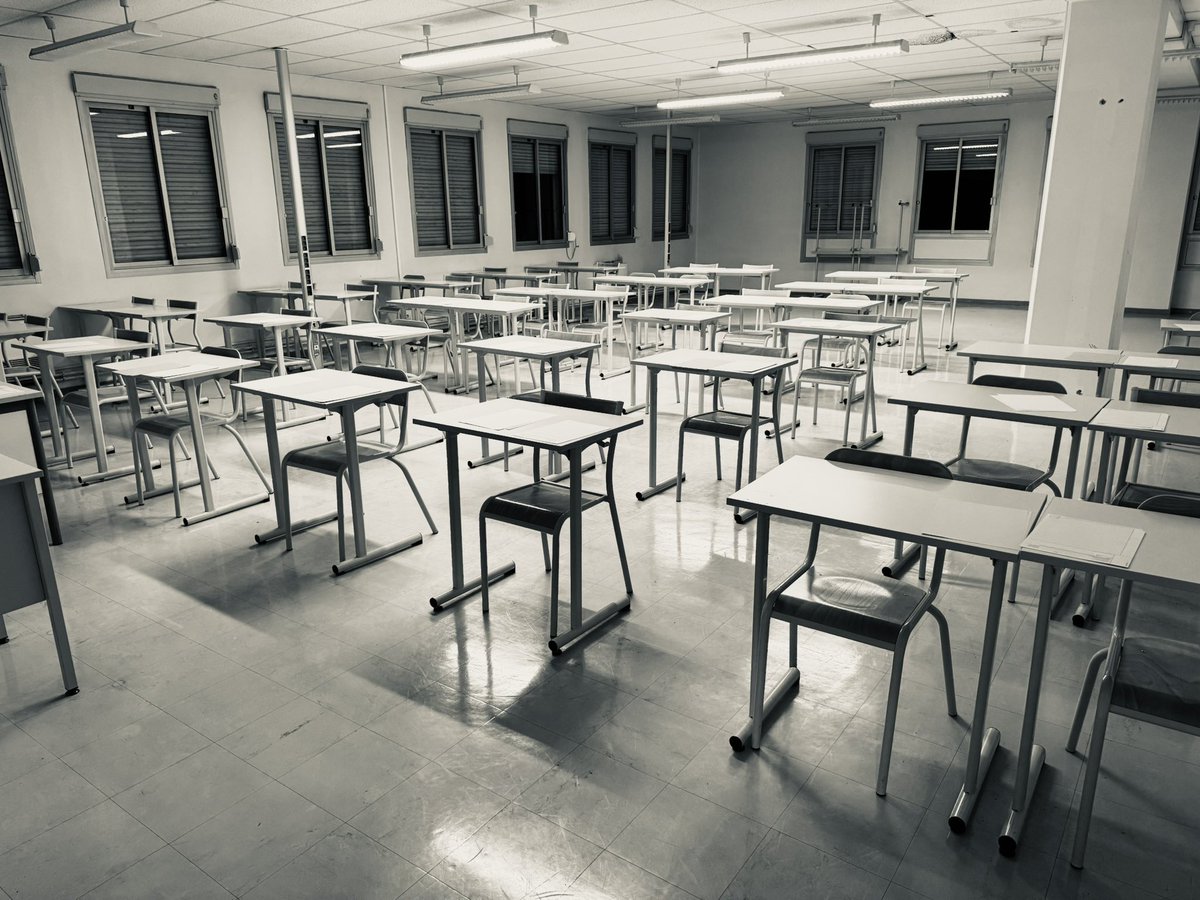 ClaireD5913's tweet photo. Demain 📚BAC BLANC DE PHILOSOPHIE 📚
Merci aux équipes ! Et bon courage à tous les élèves du lycée.
@AcAixMarseille
 @dsden04 https://t.co/66mg9IuLlf