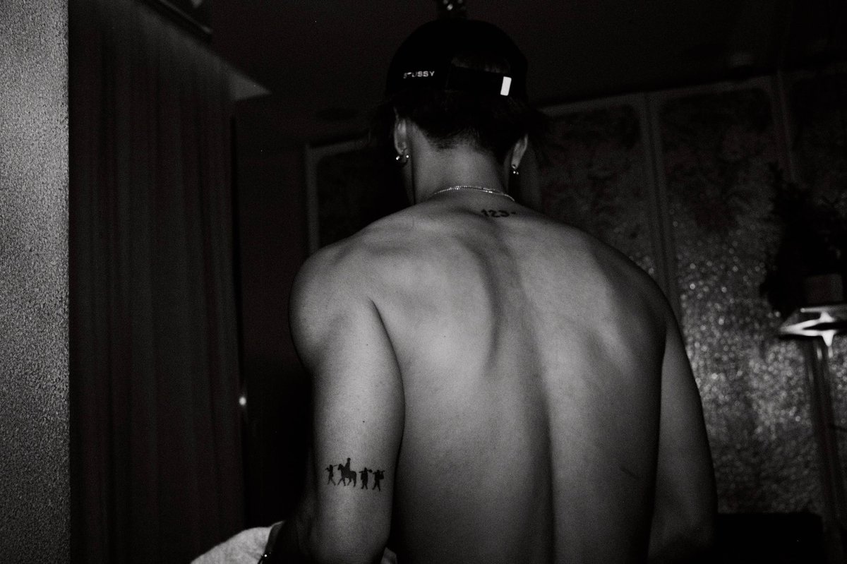 teamwangofcl's tweet photo. Pre-show routine part3

#LouisVuitton 
#LVMenFW25
#ParisFashionWeek
 
#jacksonwang
#잭슨
#王嘉爾
#TEAMWANGrecords https://t.co/arGnEMIFLK