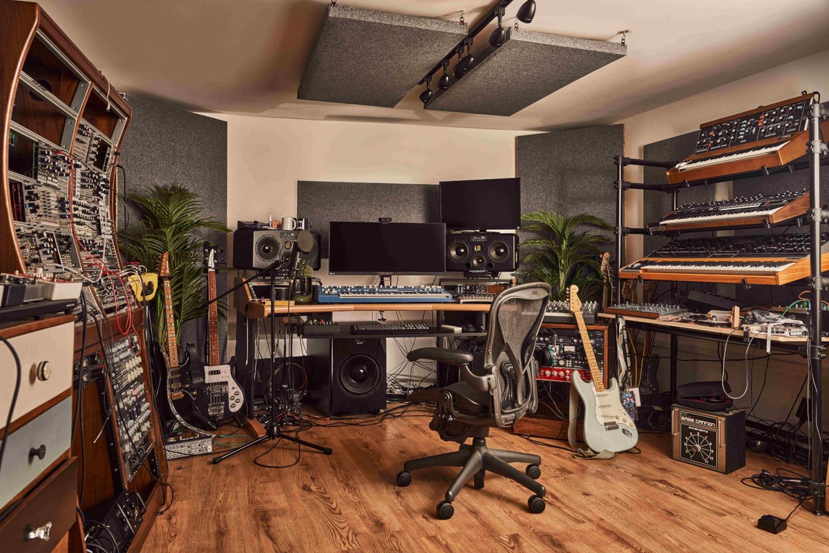 Spacious room available for longterm let from end of February 2025. Located in thriving music studio community in Seven Sisters. The studio is approx 220ft2 (floor plan below) and available for £1650+VAT pcm. Fully soundproofed and acoustically treated tinyurl.com/3tey93hm