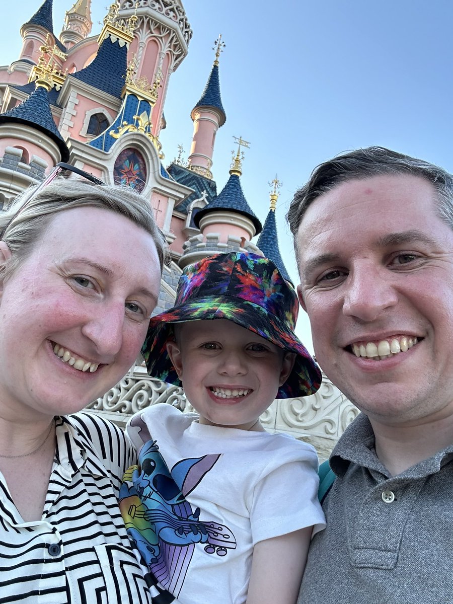 RWaters0809's tweet image. Happy Birthday to the wonderful @CWaters_SAFC. An amazing dad, husband and best SLO in the country. We love you very much 😘