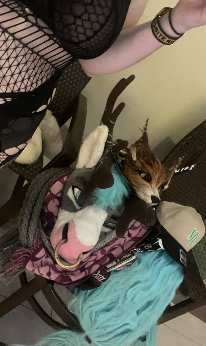 If it’s 5am and something is about to happen there’s always a deer <a href="/R0rek/">Røͩʀͤᴇͤᴋͬ 🔜 TFF</a> and a horse <a href="/HorseDeezy/">DEEZY 🔜 ANE!</a> with me.
At #ANE2025 it was impromptu underwear clad hot tub adventures!