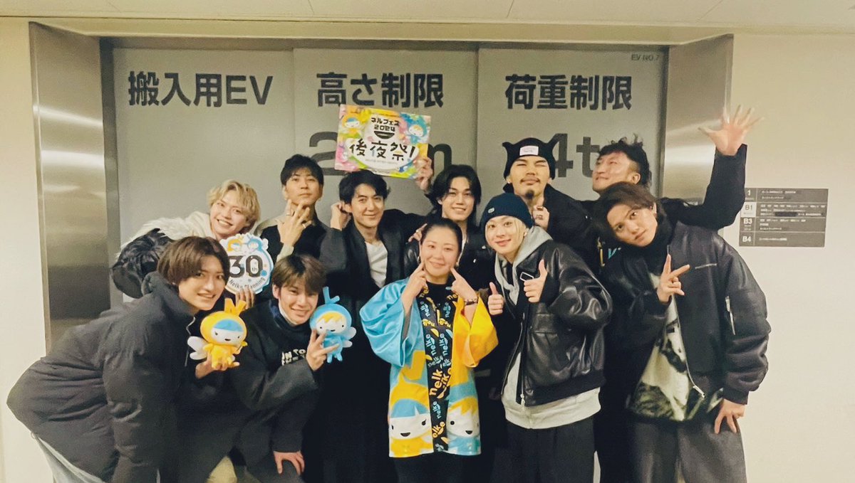 nogasyo's tweet photo. 今日もネルフェスでっす！
マチソワだ！
張り切って参りましょう^_^

昨日の新テニミュっこたちと。
TDCのいつもの場所で。
ありがとう��〜！

#ネルフェス後夜祭 https://t.co/zw5ET0O2ZJ