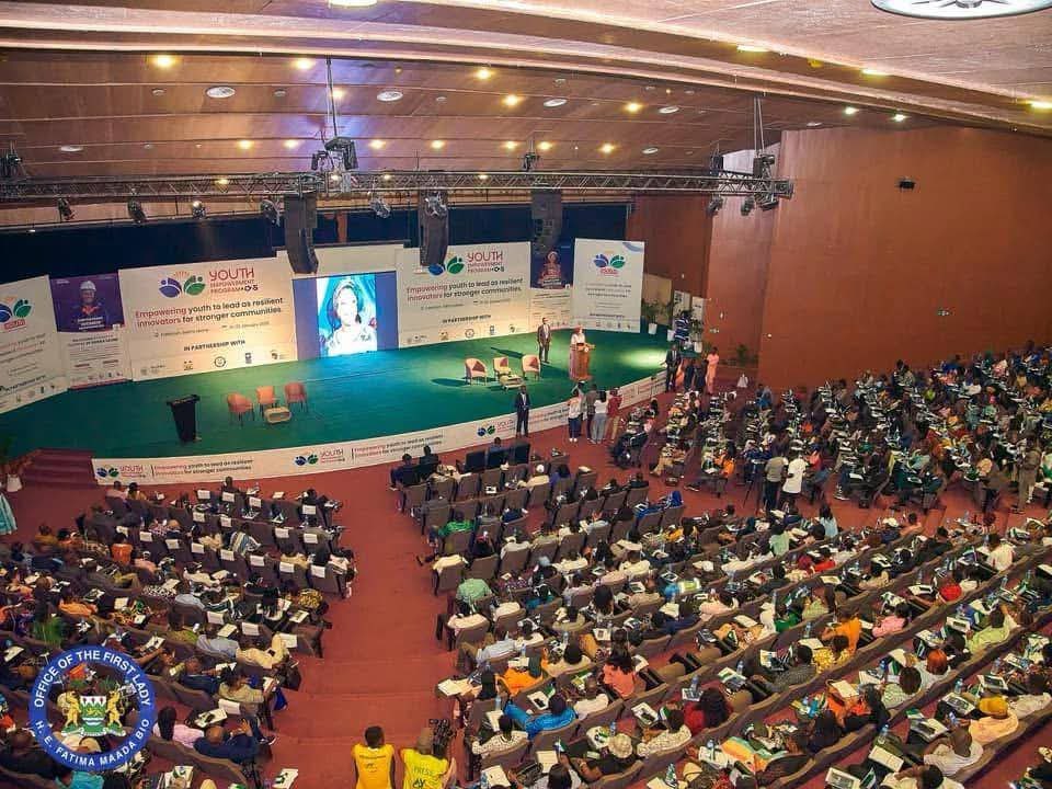 FredAmpiah's tweet photo. I was honoured to address stakeholders at the #YouthEmpowermentProgram 2025. I emphasized the urgent need for investments in young people to harness their potential & empower them for meaningful livelihoods. The youth bulge if harnessed has potential of transforming the future. @UNDPAfrica @UNDPSierraLeone @UNDPSierraLeone @ahunnaeziakonwa  @AGI_institutes @badeabank
@Ladyfatimabio