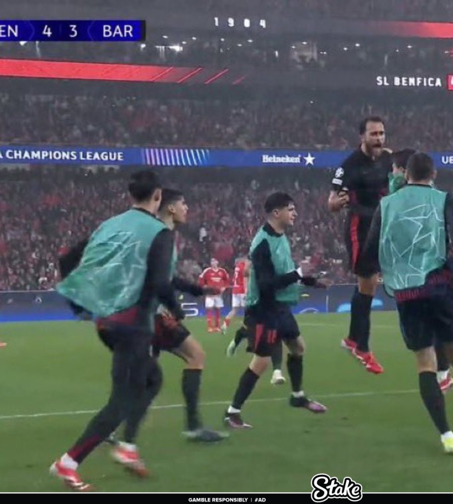 inscreveram jogadores fora da regra e a la liga passou pano, tao devendo deus e o mundo e continuam contratando 

e infelizmente hoje sobrou pro benfica ter que aguentar esse roubo no proprio estadio diante da torcida

o dinheiro infelizmente manda e desmanda no futebol.