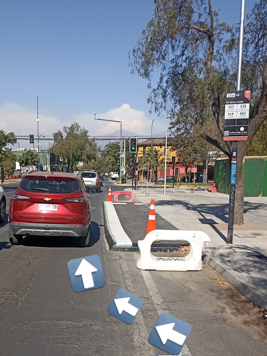 Hola <a href="/Muni_provi/">Muniprovi</a>, es muy peligroso que plataforma en construcción de parada PC1044, en Sta.Isabel entre Vicuña y Bustamante, no tenga rampa y bloqueé paso natural de la ciclovía. Ciclistas deben esquivar estructura desviando hacia la pista de autos. <a href="/TTISantiago/">TransporteInforma Región Metropolitana De Santiago</a> <a href="/Red_Movilidad/">Red Movilidad</a>