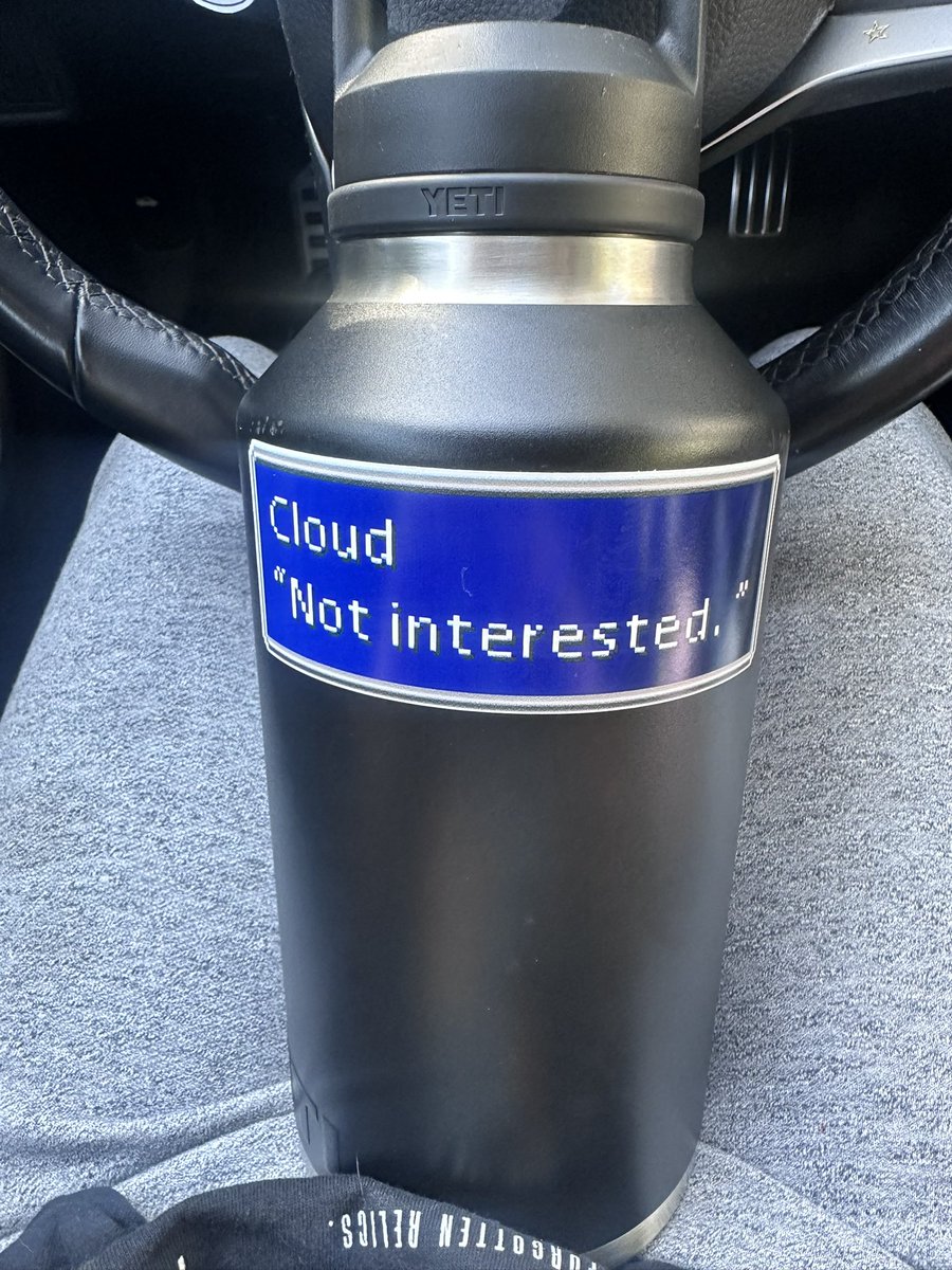 finalrinaz's tweet image. GYM BOTTLE