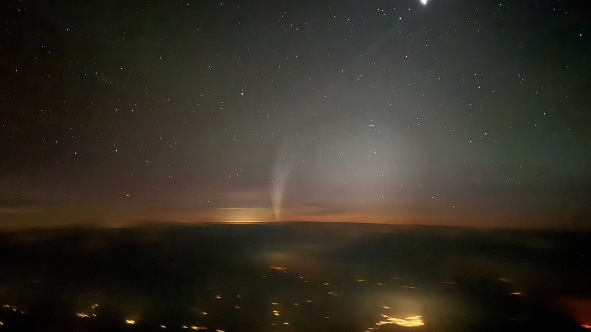 scottiebateman's tweet image. Help needed. This evening I’ve been flying over Africa, Ghana in fact. In the night sky, to the west, was this weird shaft of light…surrounded by what looked like aurora. It was there for about 90 mins. Can anyone assist in identifying what it is? It’s not smoke before that’s…