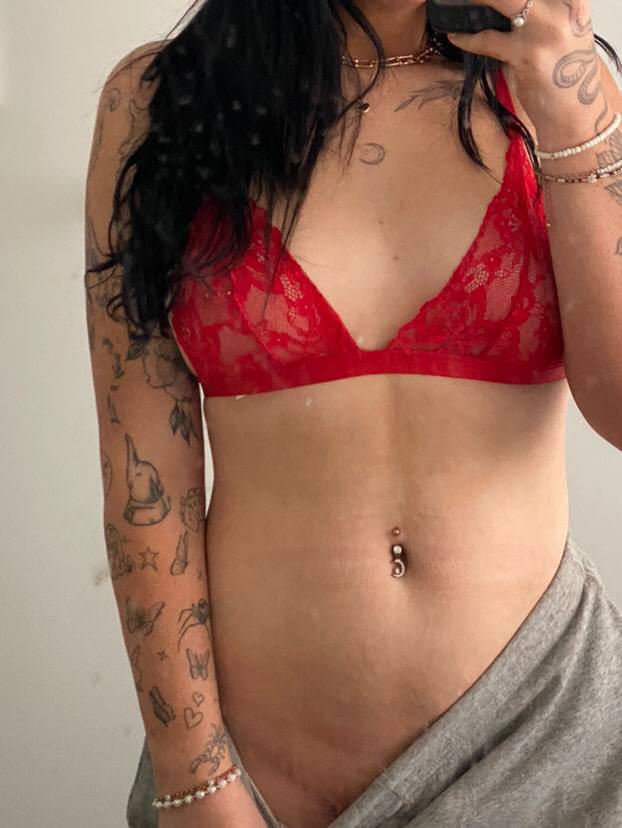 Say 'yes' if you like it without panties 😈

onlyfans.com/shaykable2000/…