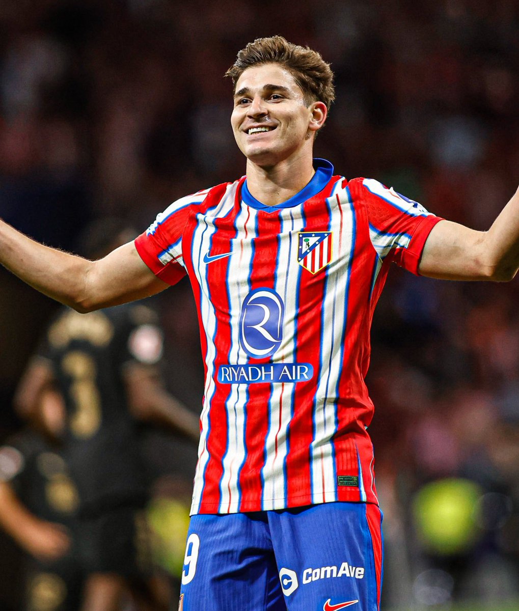 aguscarp_19's tweet photo. Madurar es aceptar que Julián Álvarez es el mejor delantero del mundo. https://t.co/4AcYg066Ia