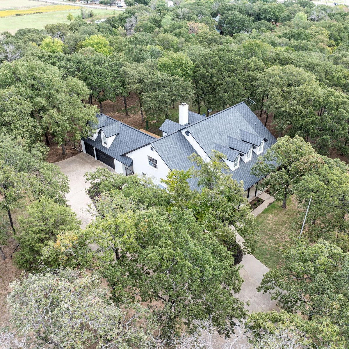 🚨 This could be YOUR forever home! 🚨⁠
⁠
💰 $1,139,000 | 5 BD | 4 BA | 3,783 SF⁠
⁠
To see the inside and the rest of this gorgeous home, click the link in our bio, stories, or call us at 972.244.6607.⁠