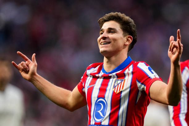 J19Alvarez's tweet image. خوليان ألفاريز يطلق خيطين على تشابي الونسو