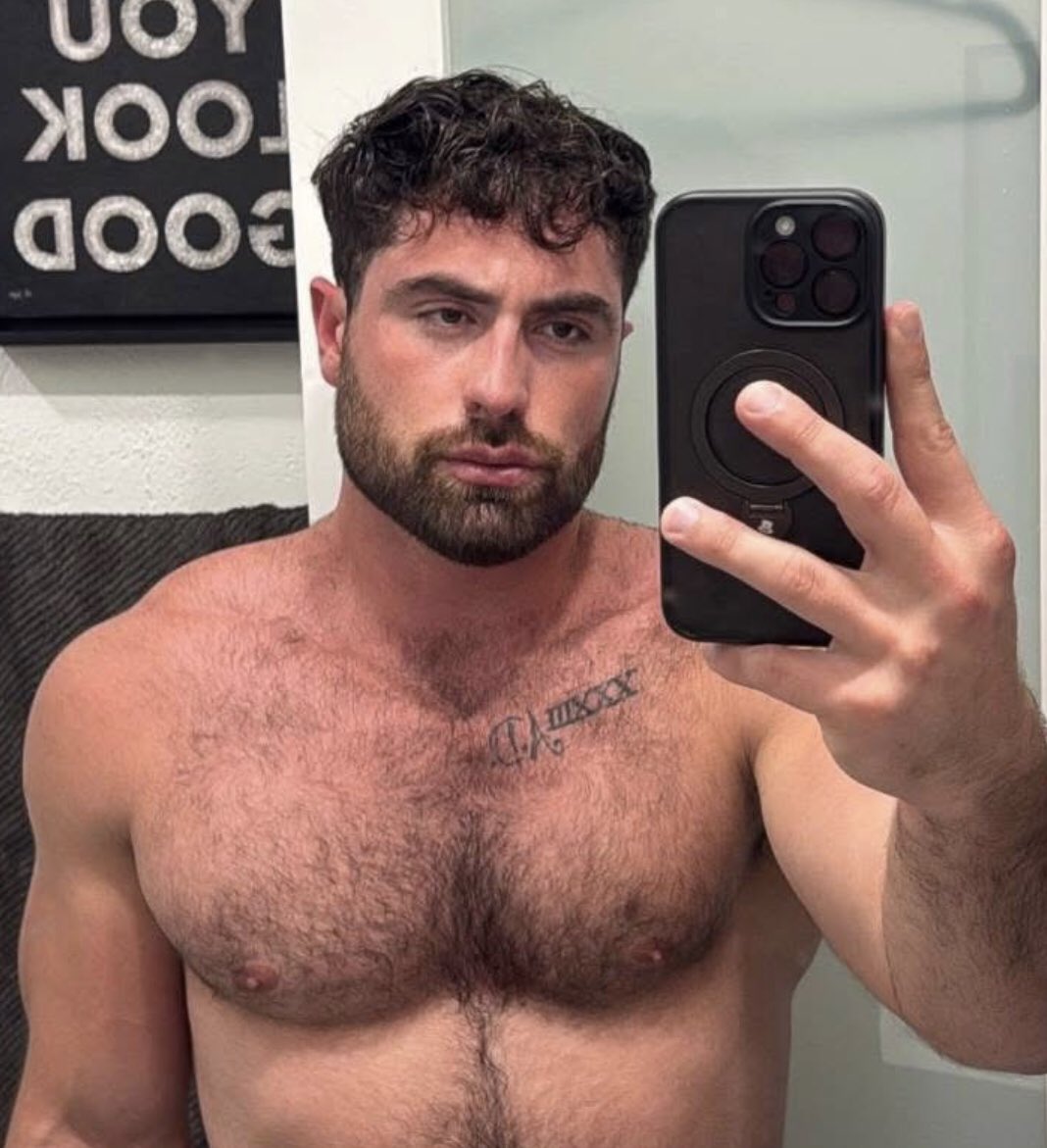 Lonely and horny. I’m vers. Any top or bottom on here. 
Who wanna meet and fuck