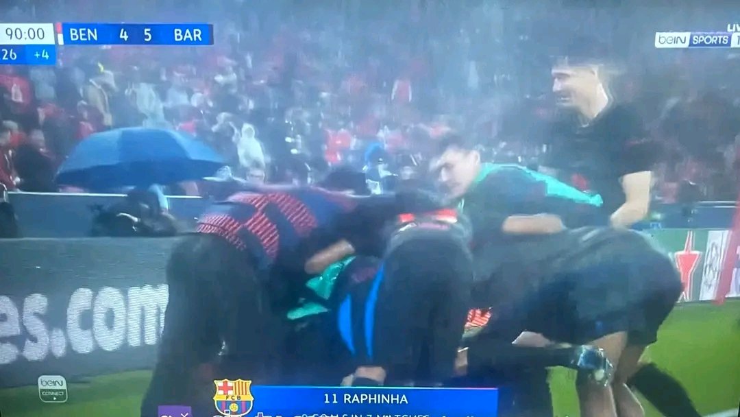 YELL0MAN's tweet photo. This Benfica vs Barcelona game will be talked about in 20 years from now.

Proper classic UEFA Champions League game! 🌟

#barcelona #UCL https://t.co/HKtpoS3Qpn