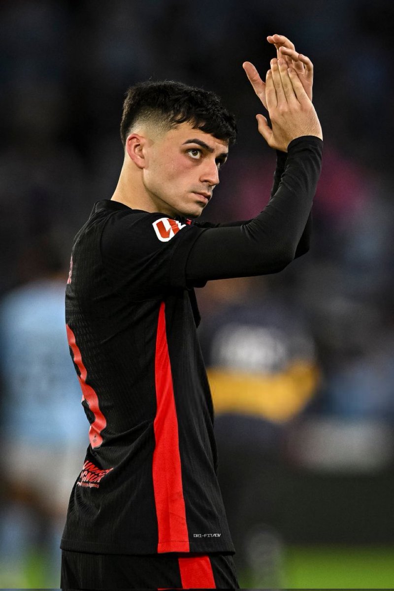 Unique, unique, very unique 
للأسف معايير البالون دور مبتنصفش اللاعيبة اللي زي بيدري، اللاعب الوحيد اللي عمره ما بيتفزلك ولا بيألف فالكورة، اللاعب اللي اجتمع على موهبته كل مشجع للعبة دي، بيدري مش انيستا ولا تشافي جديد، بيدري unique، بيدري اسطورة بتتولد في اللعبة ولسة هنشوفها سنين