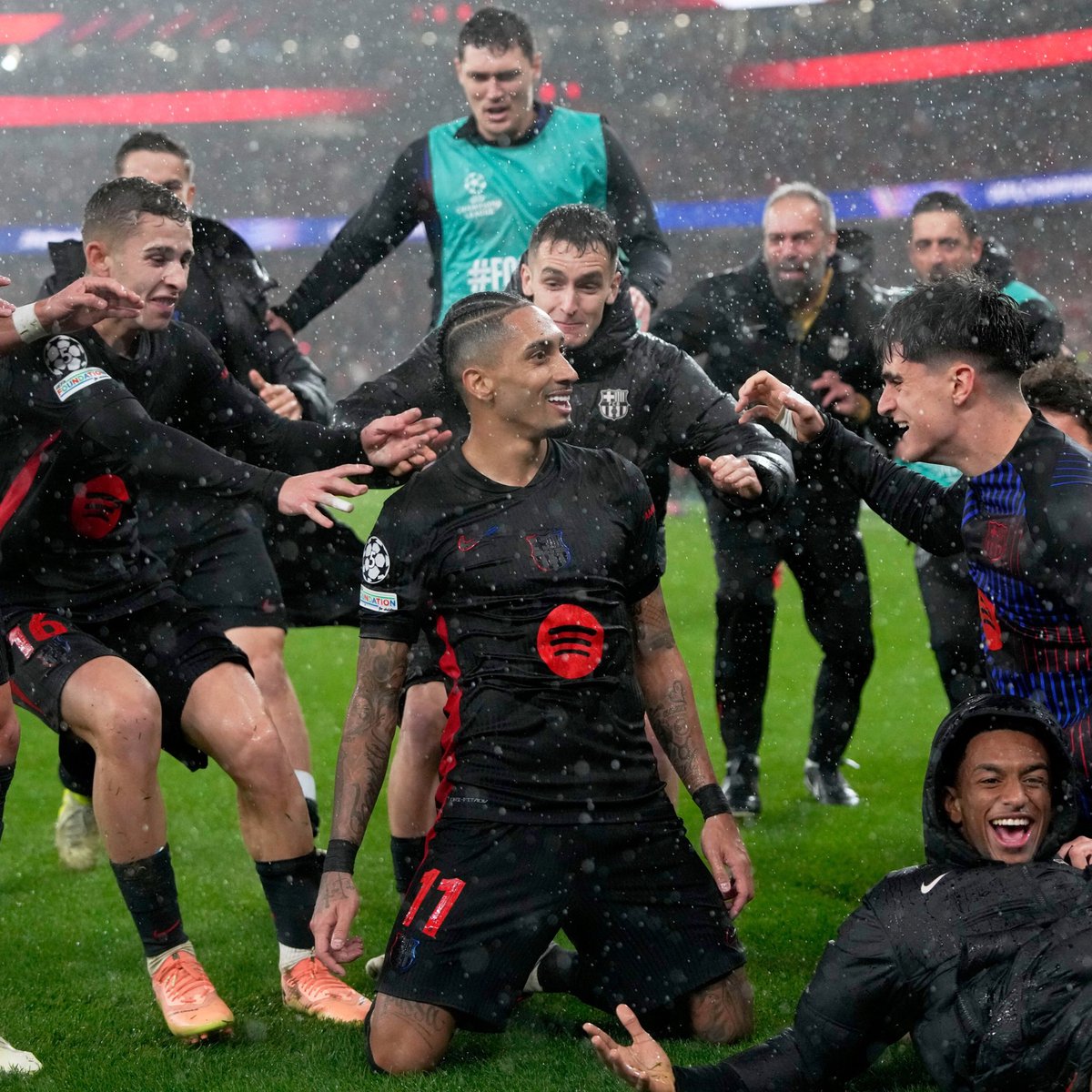 VisionBlaugrana's tweet photo. 🚨 𝗢𝗙𝗙𝗜𝗖𝗜𝗘𝗟 | Raphinha élu homme du match ⭐️🇧🇷 https://t.co/kg1jzhx8Bg