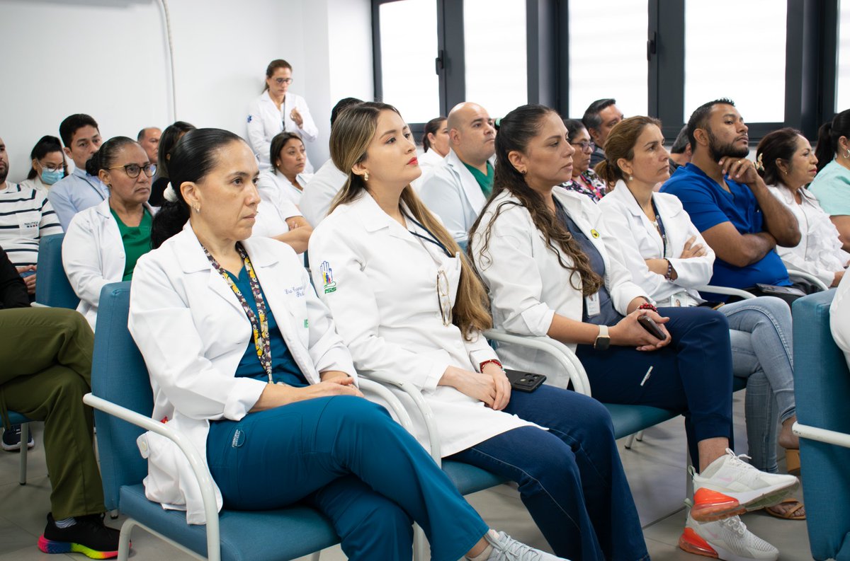 IESS_Manabi's tweet photo. #IESSteInforma | La Coordinación de Prestaciones del Seguro de Salud de Manabí capacitó al personal del Hospital🏥 General Manta sobre la iniciativa Humanizando la Salud que se aplicará en todas las unidades médicas de la provincia. https://t.co/k3iZHpU6wE