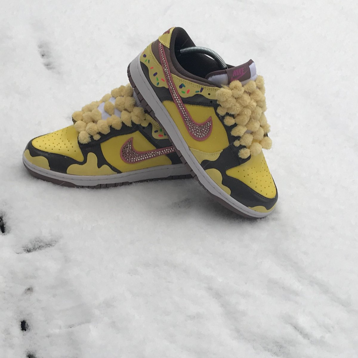 Nappythots's tweet photo. I'm go ahead and take advantage of this day and the rare occasion of a snow day.
#dunkSB #customsneaker #customshoes #snowday2025 https://t.co/YPyXIPLeQU