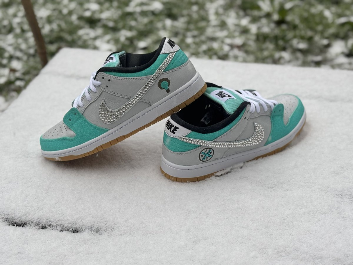 Nappythots's tweet photo. I'm go ahead and take advantage of this day and the rare occasion of a snow day.
#dunkSB #customsneaker #customshoes #snowday2025 https://t.co/YPyXIPLeQU