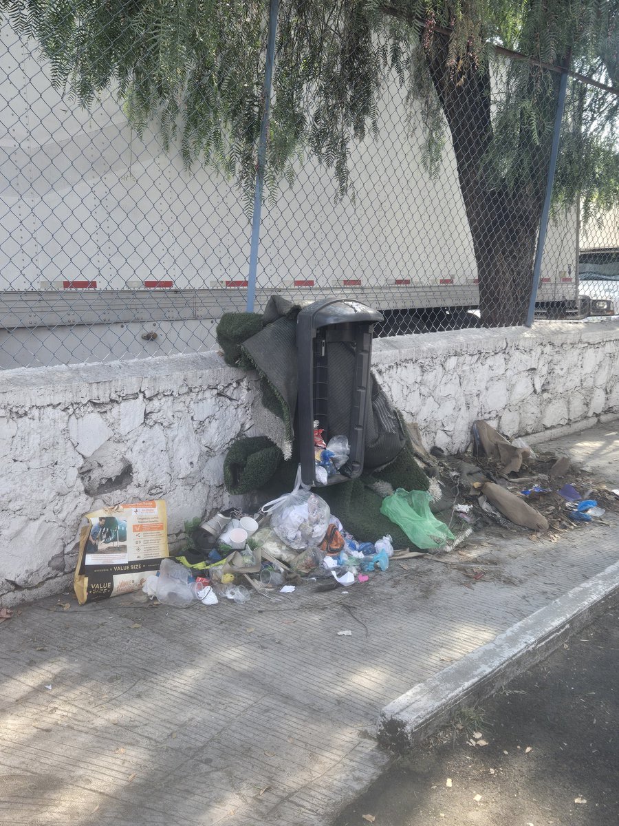 tonatzinC's tweet photo. @AlessandraRdlv Ojalá que pronto pasen por aquí, este lugar cada día esta peor. Se ha reportado varias veces. https://t.co/kK3FJWUrTm