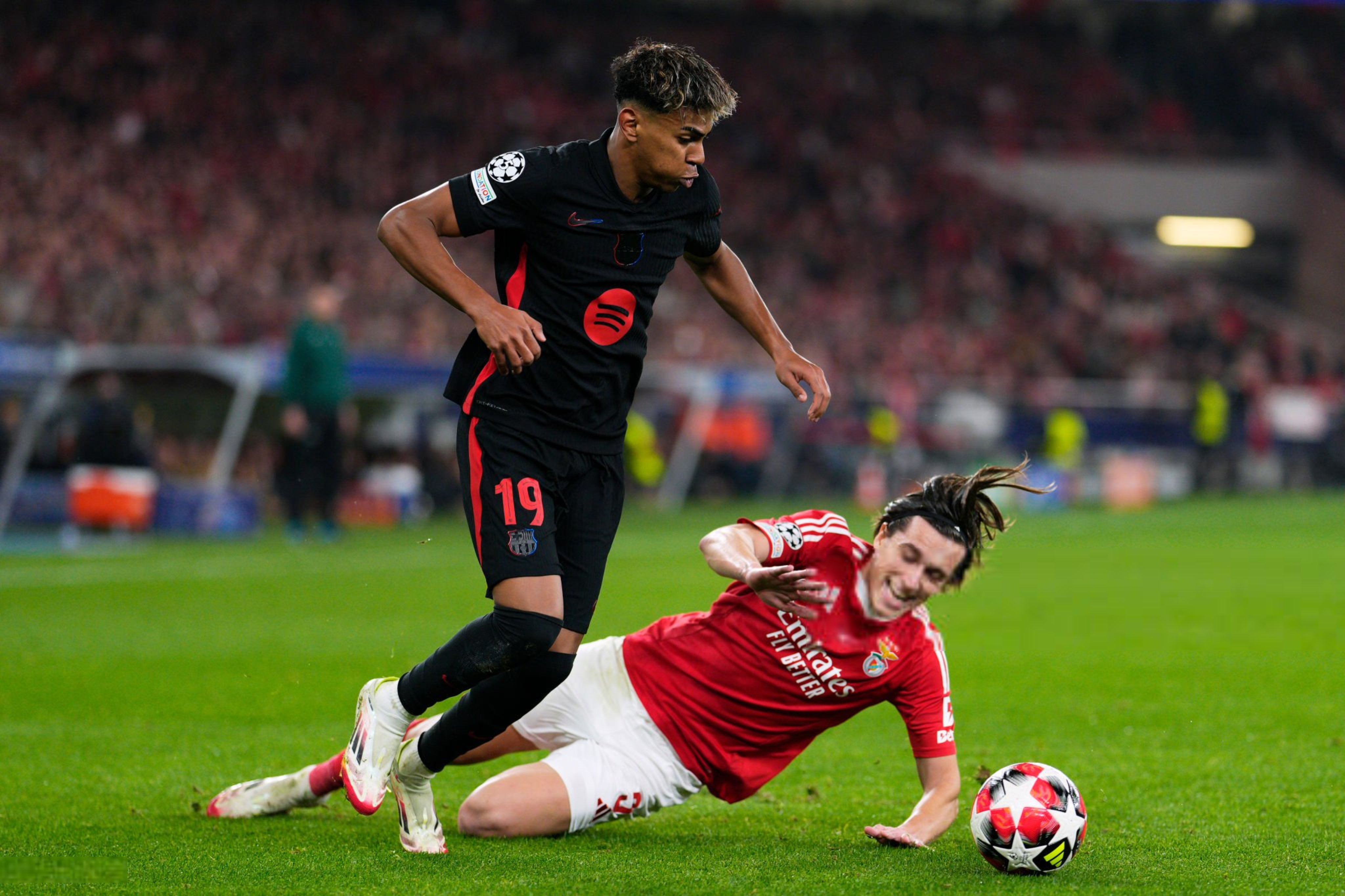 Benfica vs Barcelona UEFA Champions League 2024-25 LIVE Updates: Lamine Yamal won Barcelona's second penalty | sportzpoint.com