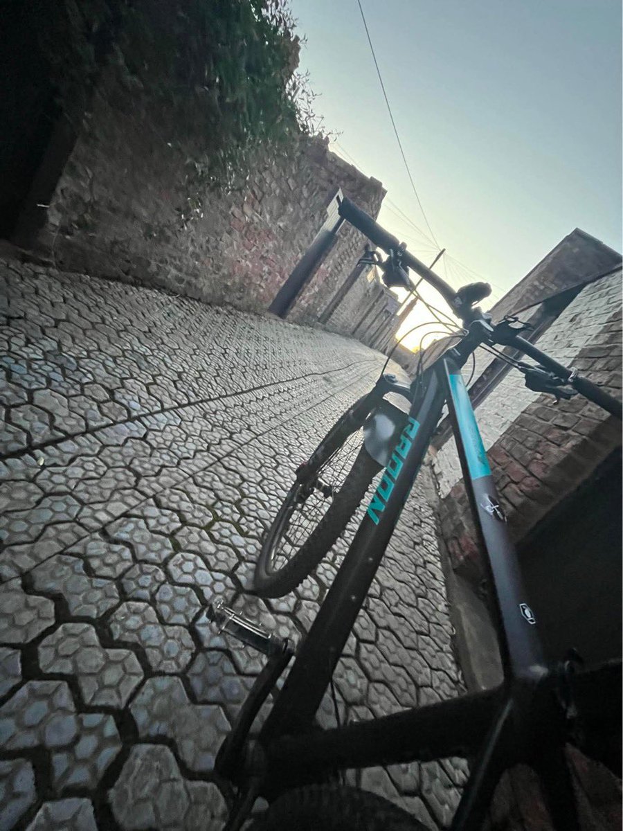 stolen outside the Foxwood Co-Op. It’s a black Radon Jealous 29er. Please share and inform if seen or offered for sale please RT