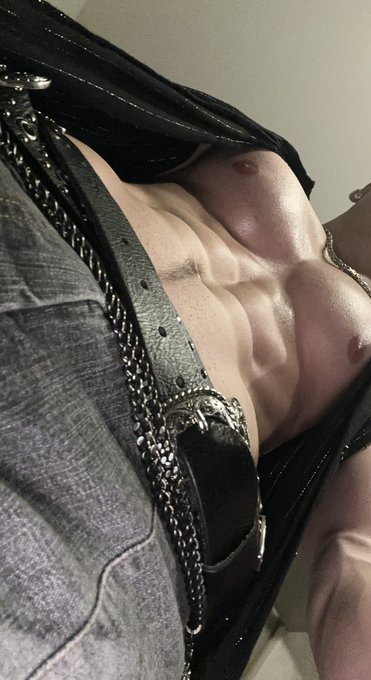 1 pic. this your pov? https://t.co/0n78zFnGAF