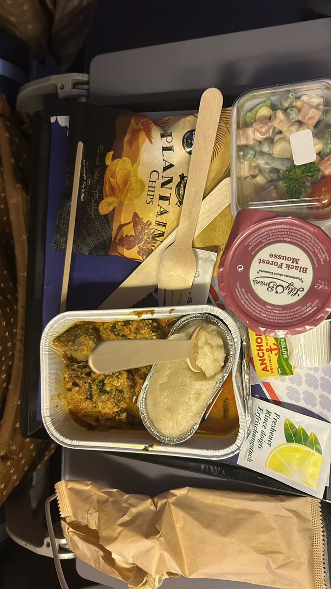 h4pidays's tweet photo. @AIRPEACEPROMO LONDON TO LAGOS. HOW CAN U SERVE SEMO N SALAD HMMMMMM https://t.co/aicWqyiuJn