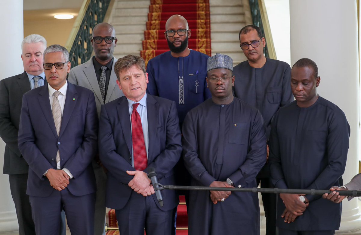 Ce mardi 21 janvier 2025, le Ministre de l'Énergie, du Pétrole et des Mines, M. <a href="/BirameSouleye/">Birame Souleye DIOP</a> a pris part à l'audience que SEM le Président de la République, <a href="/PR_Diomaye/">Bassirou Diomaye Faye</a> a accordé à une délégation de British Petroleum (BP), conduite par le Vice-président exécutif.

M. Gordon