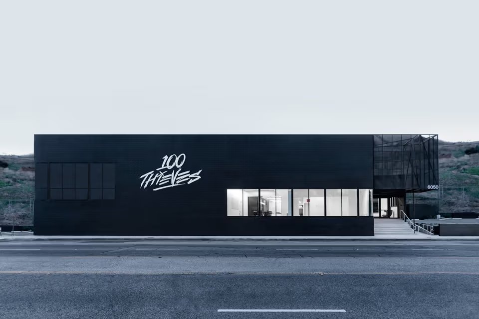 100Thieves's tweet image. If you have been affected by the Los Angeles Fires, 100 Thieves will be hosting a relief drive for fans of our esports teams and other LA teams.

We’ll have clothing, important toiletries + supplies, limited edition swag, and gaming peripherals.

@Twitch @FlyQuest @TeamLiquid