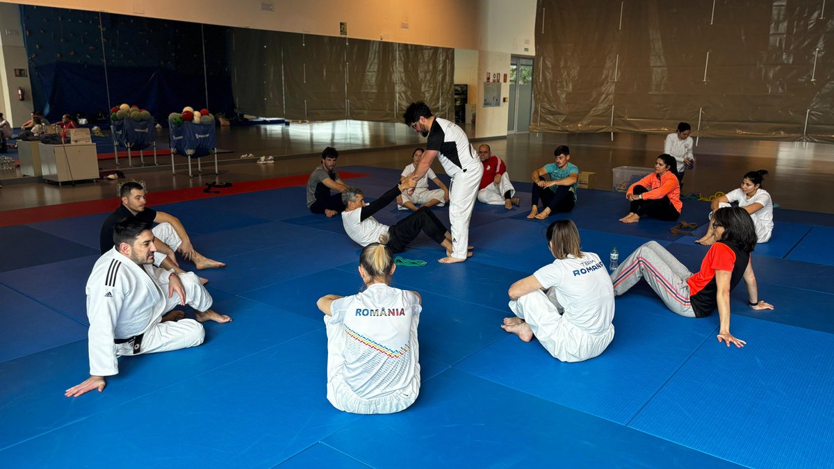 PeopleBronx's tweet photo. Judo Beyond Boundaries: Social Inclusion through Safe Falls &amp; Imagination Games🥋

Day 2 
Theoretical Foundations of Safe Falling Techniques and Injury Prevention at Universidad de Sevilla 

#ErasmusPlus #EC #ANPCDEFP #BronxSportClub #FALLIMAG4JUDO #UniversidadDeSevilla #FujiClub https://t.co/unKKpZnOPq