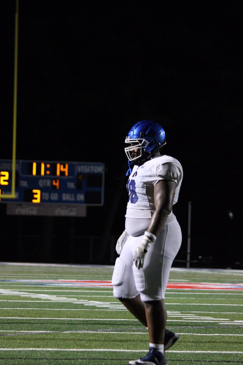 hudl.com/v/2QgsQ1  
Some of my sophomore season clips!!