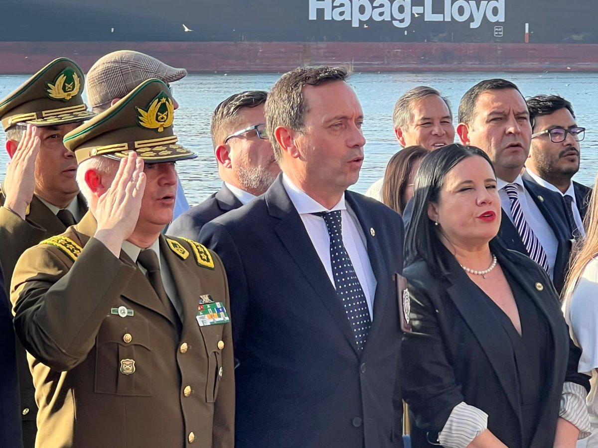 PDI_Tarapaca's tweet photo. Director General de la @PDI_CHILE Eduardo Cerna junto al Jefe Regional de #Tarapacá Mauricio Vergara, asisten a la ceremonia de Cuenta Pública de la @FiscaliaIRegion donde la Fiscal Regional Trinidad Steiner presentó el balance de la gestión desarrollada el 2024 en la región. https://t.co/8lGIMaYT0A